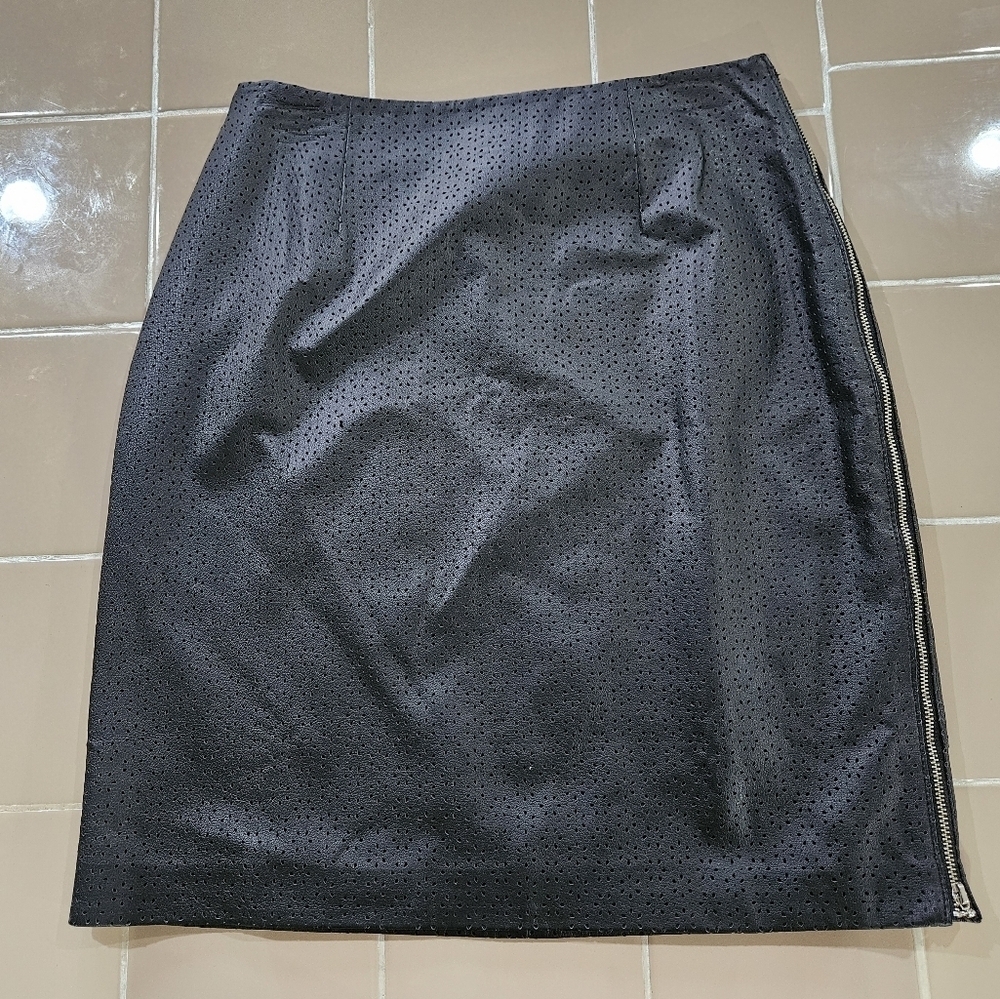 Vintage Bagatelle 100% leather high waisted knee-length skirt. Size 8. - Picture 2 of 7